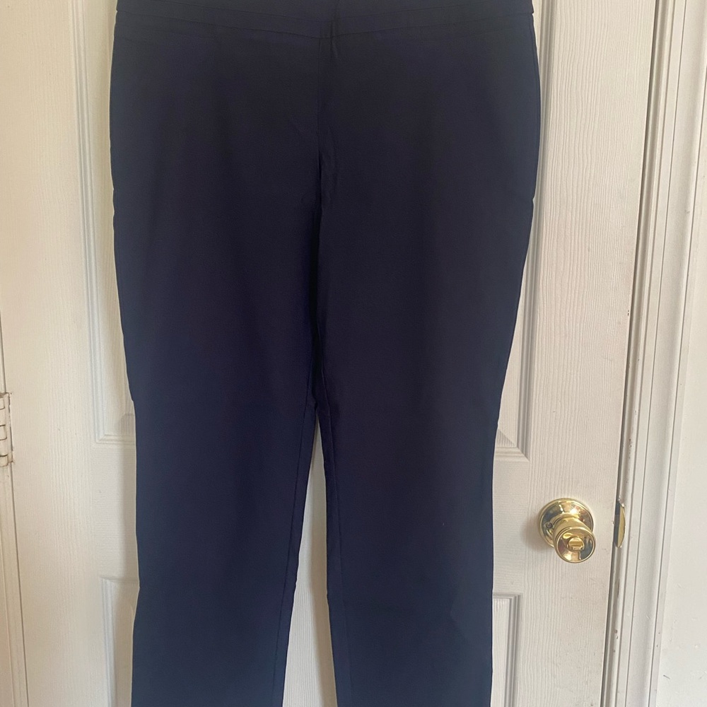 Hillary Radley navy blue dress pants size 12 sits at the waist, Slim leg
